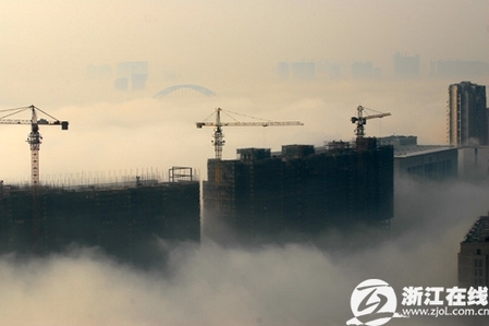 杭州大霧景色如海市蜃樓 煙波浩渺蔚為壯觀