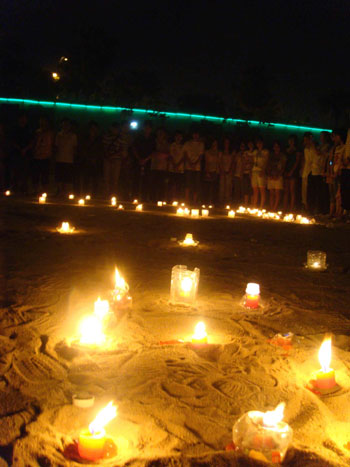 福建大學生自發紀念汶川地震遇難同胞