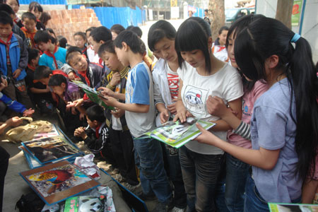 成都大熊貓繁育基地舉辦科普進災區活動
