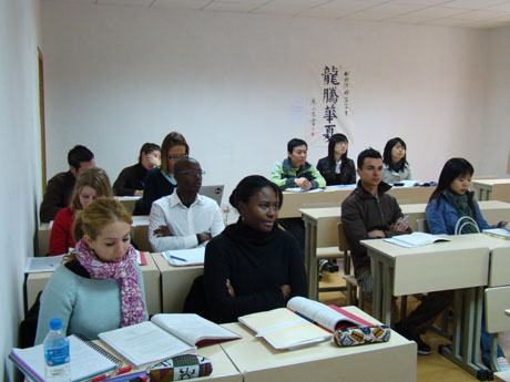 立足本土,全面推進教育國際化——專訪云南財經大學黨委書記羅明義