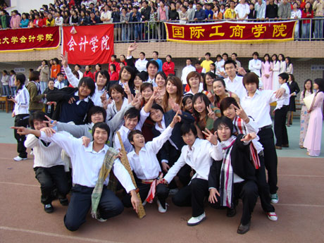 立足本土,全面推進教育國際化——專訪云南財經大學黨委書記羅明義