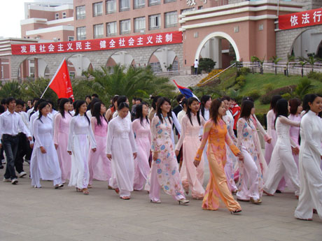 立足本土,全面推進教育國際化——專訪云南財經大學黨委書記羅明義