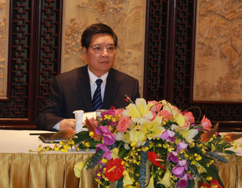 云南省省長秦光榮用四張名片推薦云南