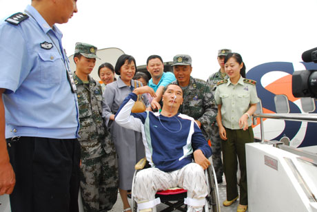 緝毒英雄羅金勇回到云南繼續康復治療