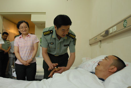 緝毒英雄羅金勇回到云南繼續康復治療