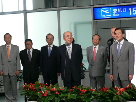 吳伯雄率團抵湘參加兩岸經貿文化論壇