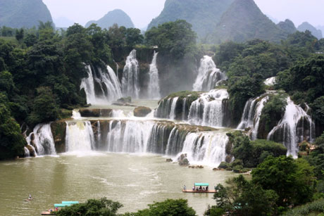 德天瀑布：亞洲第一大跨國瀑布