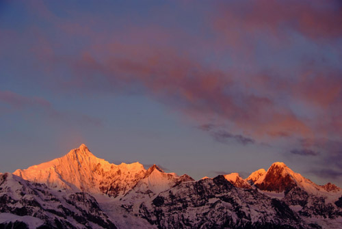 云南迪慶藏族自治州州長:努力打造發展和諧生態香格里拉