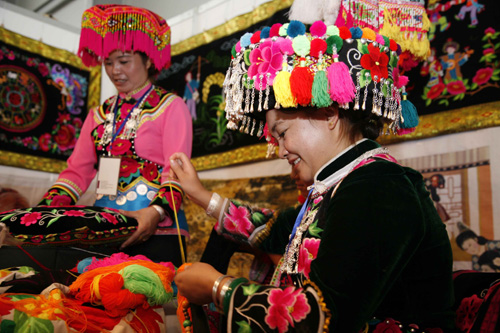 民博會(huì)上民間手工藝大師展絕活[圖]