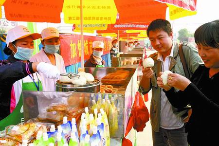 鄭州百輛放心早餐車(chē)開(kāi)張營(yíng)業(yè)