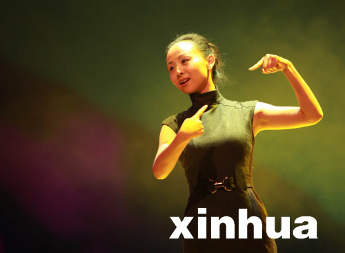 關(guān)注貧困殘疾兒康復(fù)晚會(huì)上演