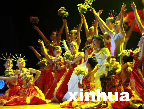 關(guān)注貧困殘疾兒康復(fù)晚會(huì)上演