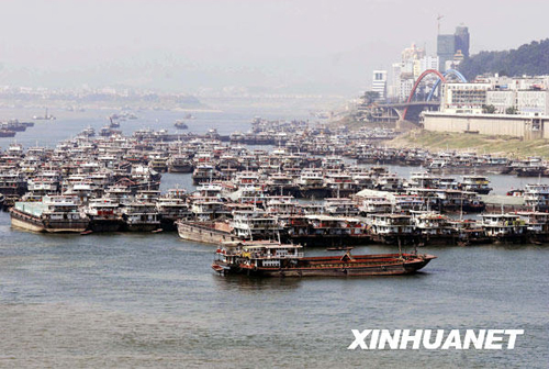 大量船只滯留西江廣西梧州段