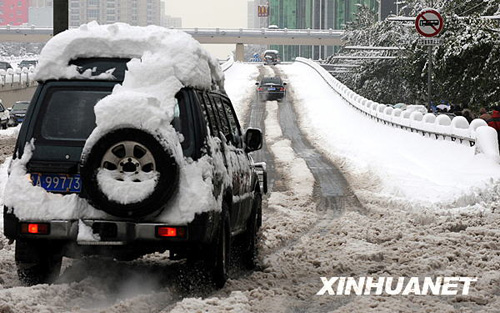河南鄭州：雪天路難行