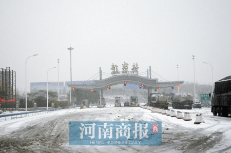 大雪降中原 高速全封 長途客車多“趴窩”