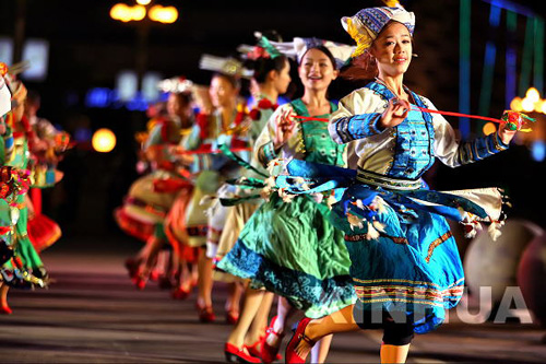 群眾藝術(shù)巡游彰顯桂林魅力