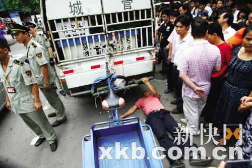 廣州城管局長:城管學會跑后受傷人數(shù)減7成