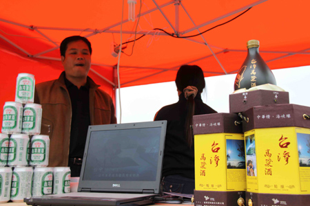 首屆永定客家美食節(jié)亮相參展美食全是當(dāng)?shù)乜图姨厣? style=