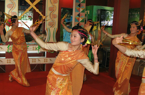 穿梭國際旅交會 玩遍地球村