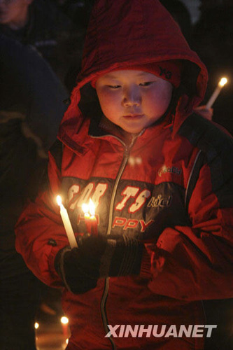 鶴崗數百名群眾自發悼念新興煤礦遇難礦工