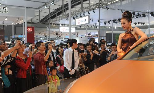 廣州車展觀眾云集 超過11萬人進(jìn)場[組圖]
