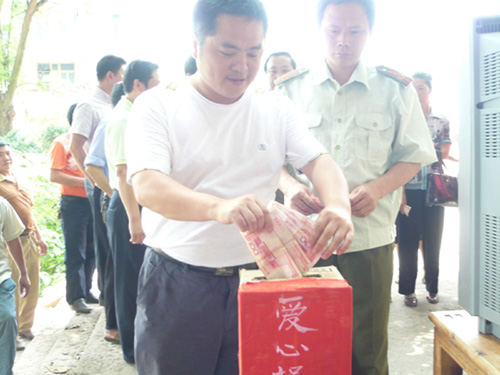 宜賓高場(chǎng)鎮(zhèn)59萬(wàn)“特殊黨費(fèi)”幫百戶困難群眾度寒冬