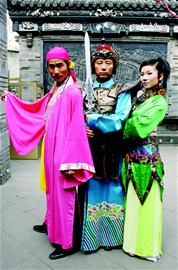 成都草根劇組開拍山寨《三槍》玩寂寞