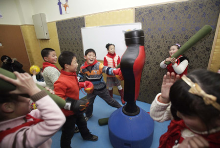 “關(guān)心重災區(qū)青少年心理健康愛心工程”公益系列活動