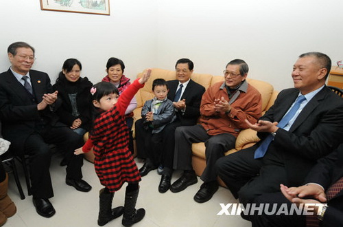 胡主席抵澳門首日：8小時8場活動 關懷祝福滿濠江