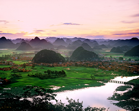 云南文山丘北普者黑：水上田園映池塘