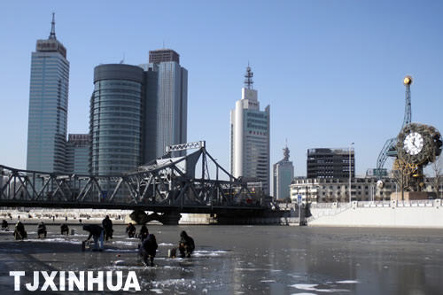 海河冰面垂釣樂