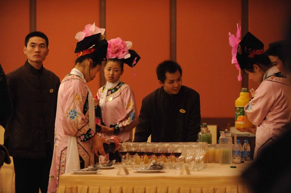 北京富豪集體相親門票十萬 美女經全國海選