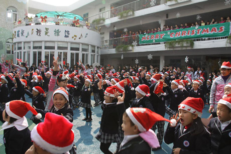 華美學校舉辦盛大開放日暨圣誕迎新活動