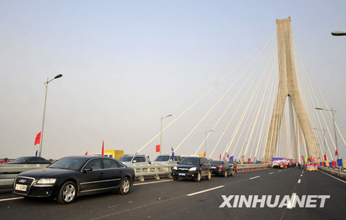 武漢第二座公鐵兩用長江大橋正式通車