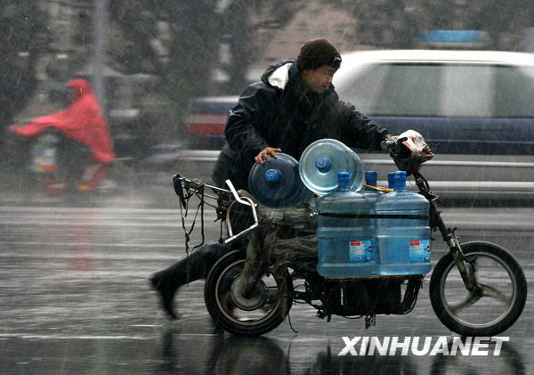 上海迎來(lái)今冬最明顯降雪 日最低氣溫將跌破“冰點(diǎn)”