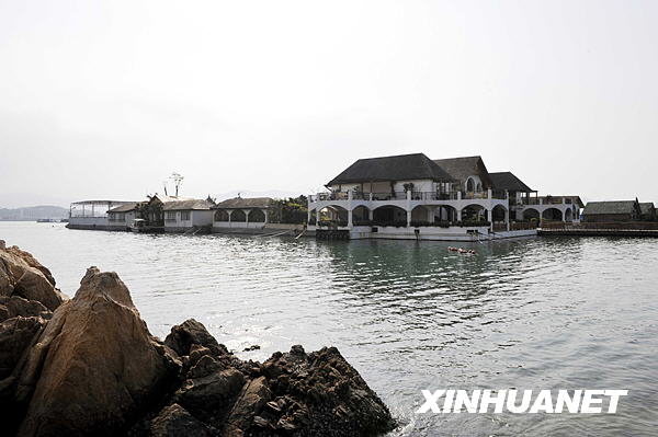 深圳驚現(xiàn)“海上皇宮” 奢華會所竟是違章建筑