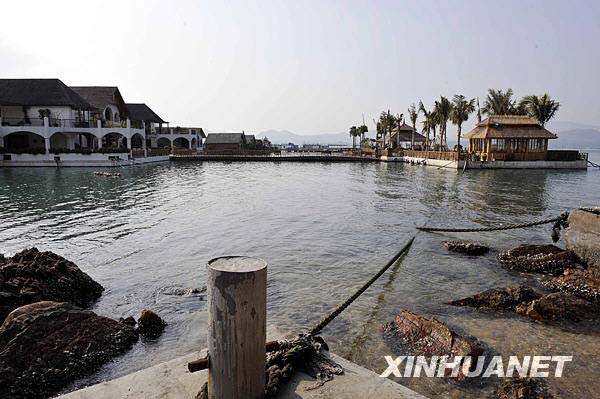 深圳驚現(xiàn)“海上皇宮” 奢華會所竟是違章建筑