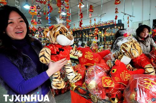 春節(jié)臨近 節(jié)日飾物熱銷津門
