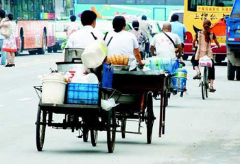 廣州城管建議部分允許游商擺攤 遭副市長(zhǎng)反對(duì)