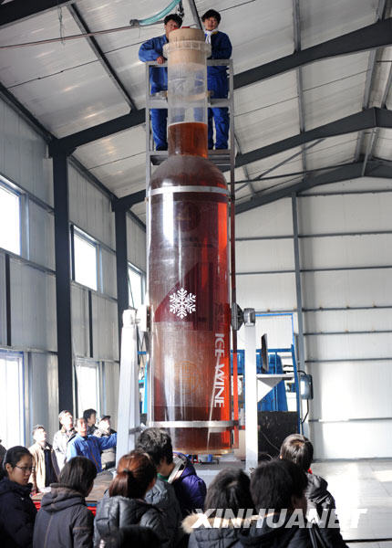 巨型冰酒瓶亮相遼寧