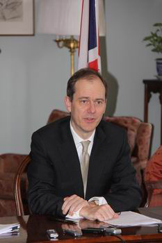 英國最年輕駐華大使上任 擬88天訪中國8座城市