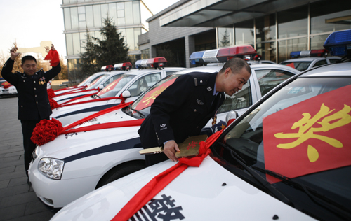 海淀公安十佳民警喜獲公務(wù)用車重獎