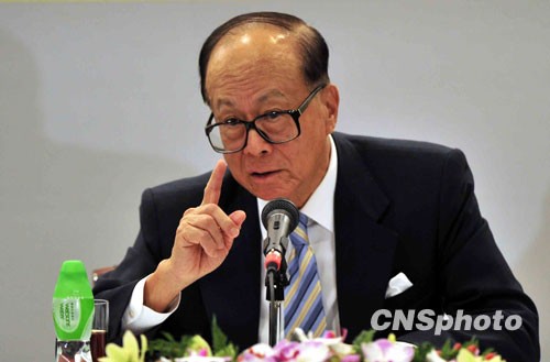 李嘉誠再度蟬聯(lián)香港首富 亞洲股神李兆基排第二