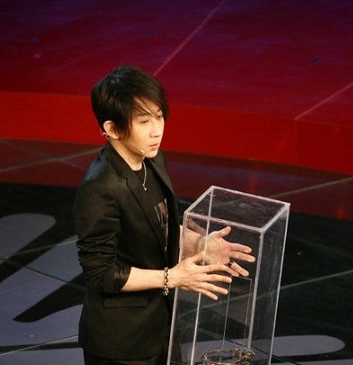 小沈陽(yáng)確定亮相央視春晚 眾大腕彩排用替身(圖)