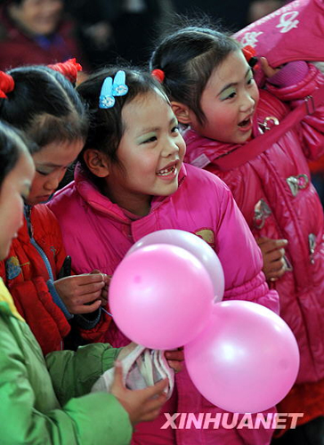 湖南：洞庭湖畔農民自辦“春晚”