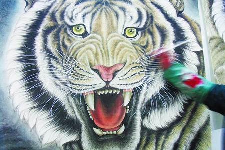 河南小山村以畫虎聞名 繪畫年收入達3000萬