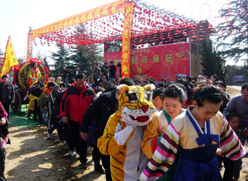 商都民俗廟會(huì)給河南民眾送上“歡樂大餐”