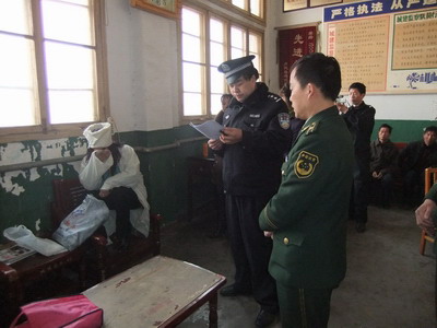 河南一女子討移民款跳樓輕生 幸免遇難（圖）