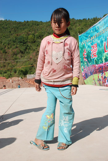 瑤家囡身長巨瘤八年引發“愛心接力”(組圖)