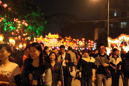 古街元宵燈會流光溢彩 三坊七巷盛裝迎賓(圖)